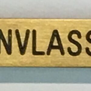 Plaque nominative avec broches et gravure