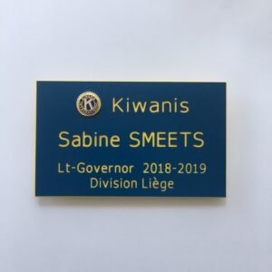 Naamplaat blauw gegraveerd